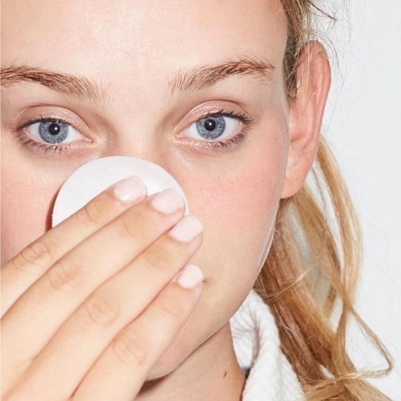 Go-To Exfoliating Pads - Picture 4 of 7